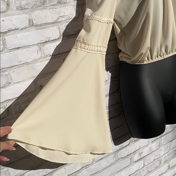 ❤️ Ivory Bell Sleeve Off the Shoulder Top ❤️ - Picture 3 of 7